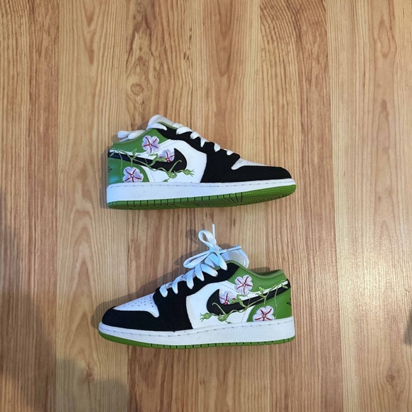 Jordan Shoes - 5.5W Air Jordan 1 Low SE Floral Vines (GS) Size 4 youth (5.5 women’s)